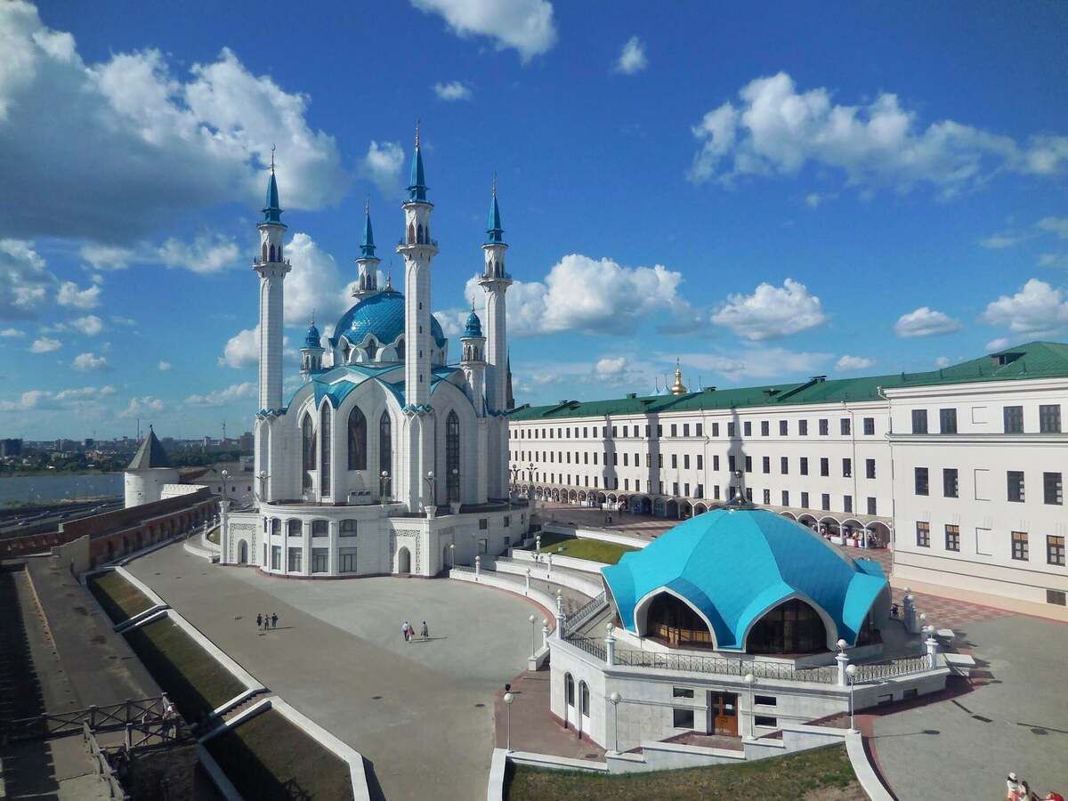 KAZAN KREMLIN AND BAUMAN STREET